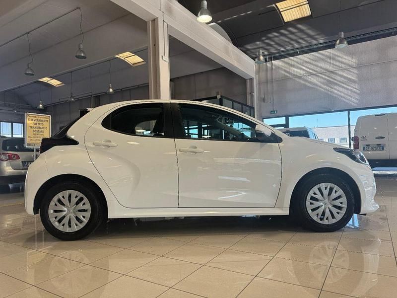 Usata Toyota Yaris Active 72 CV (52 kW) 2023 Bianco Utilitaria