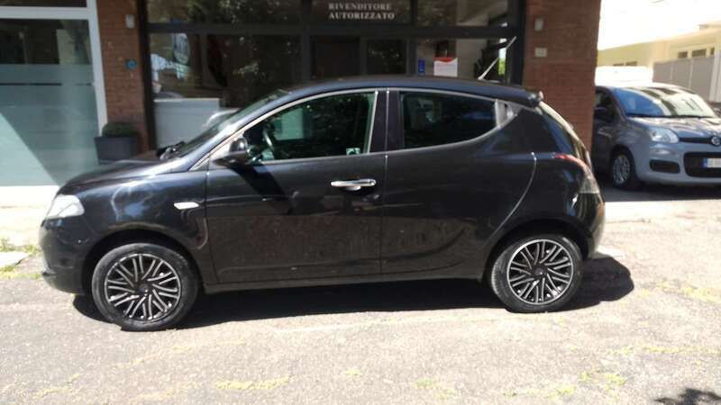 Usata Lancia Ypsilon Gold 69 CV (50 kW) 2019 Nero Utilitaria