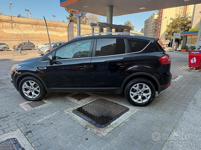 Usata Ford Kuga 160 CV (117 kW) 2013 Nero SUV