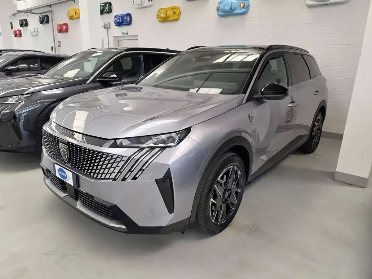 Usata Peugeot 5008 GTi 136 CV (100 kW) 2025 Grigio artense SUV