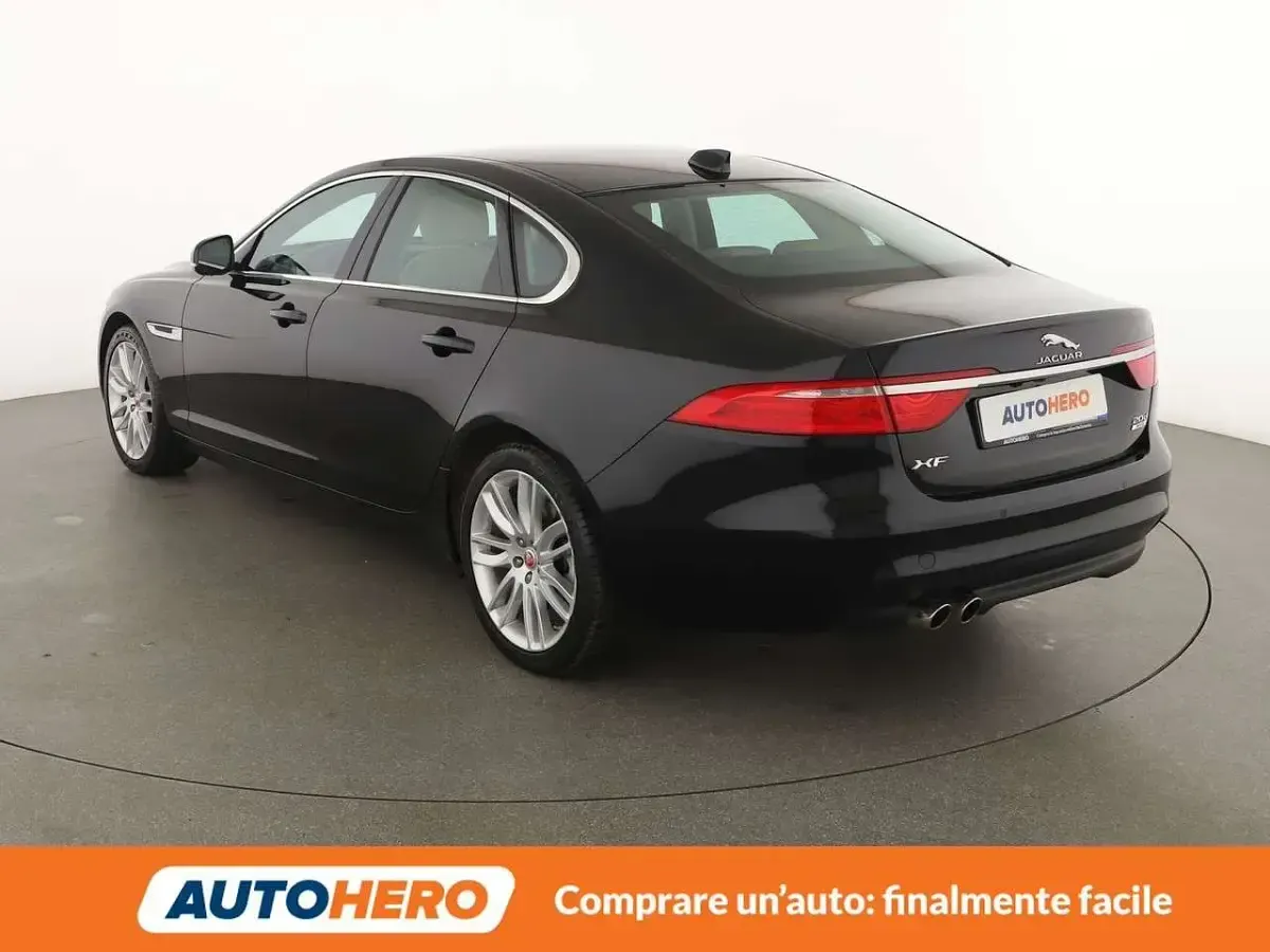 Usata Jaguar XF Prestige 179 CV (131 kW) 2019 Blu/azzurro Berlina