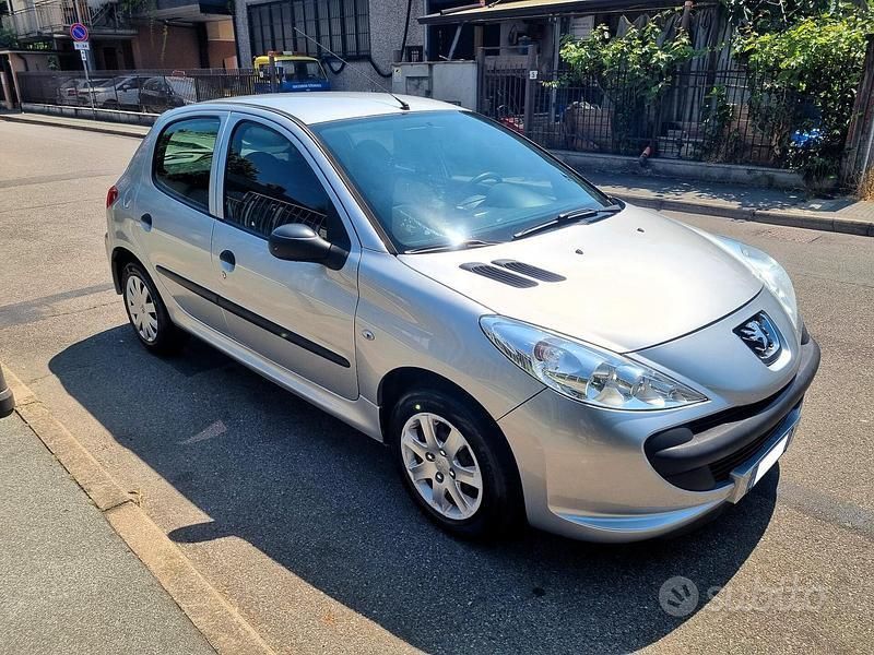 Argento Usata 2010 Peugeot 206+ Due volumi | 4200 € (Cara) - Immagine 1/4
