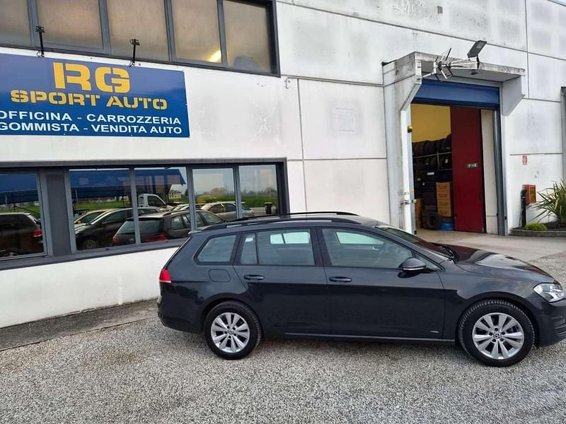 Usata VW Golf VII Comfortline 110 CV (80 kW) 2017 Grigio Station wagon
