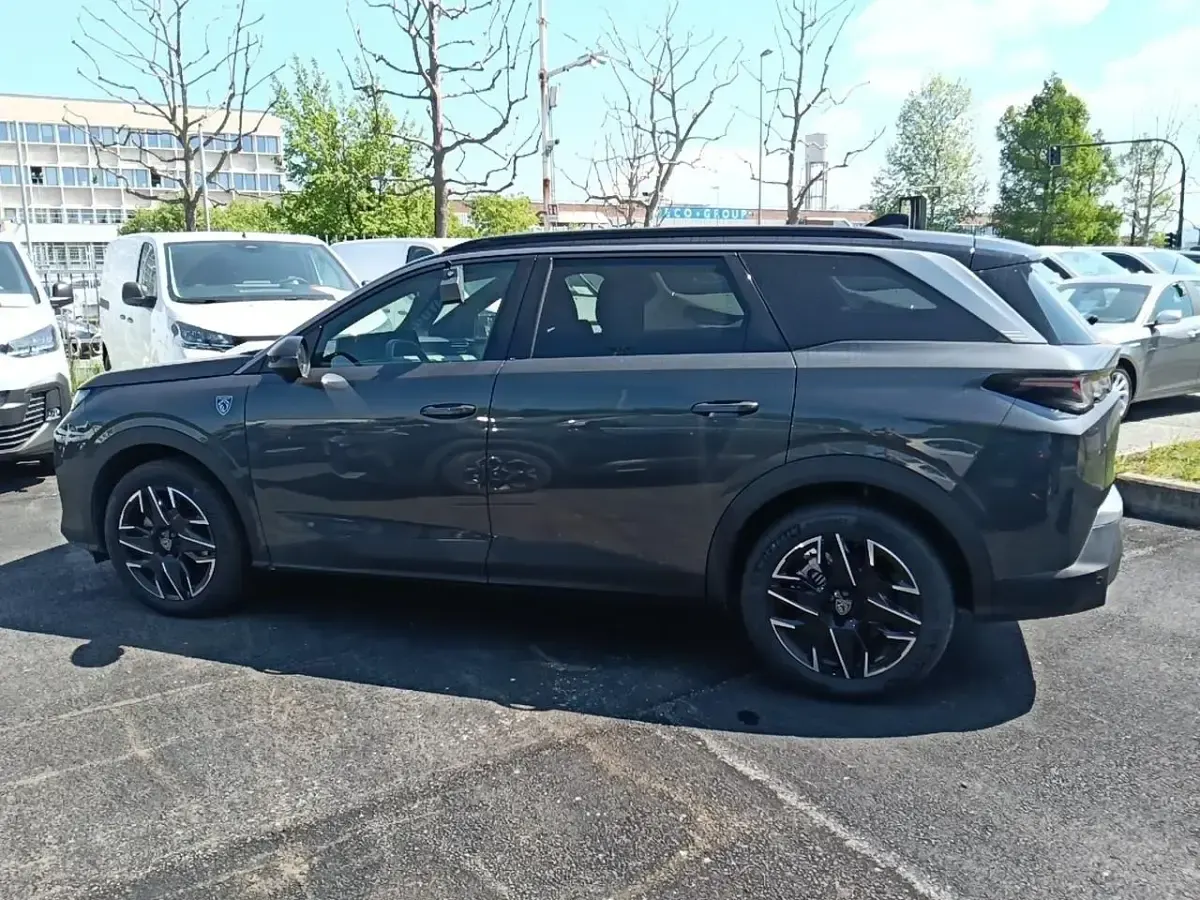 Usata Peugeot 5008 GT 196 CV (144 kW) 2025 Grigio SUV