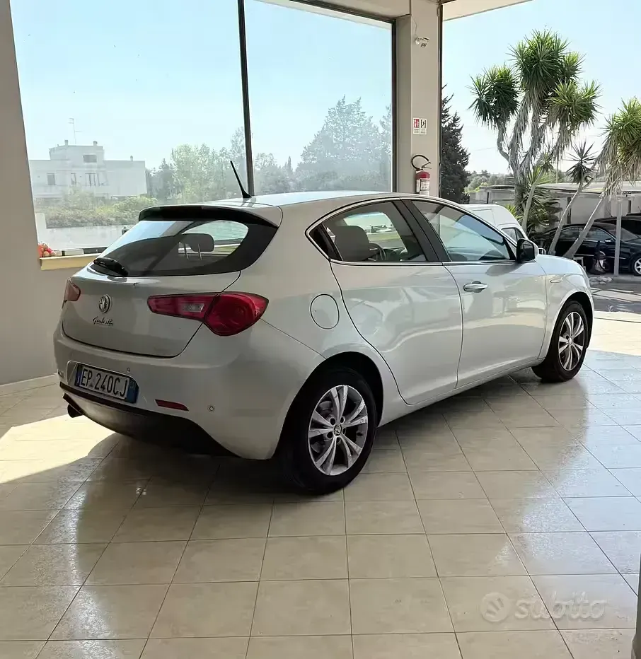 Usata Alfa Romeo Giulietta 105 CV (77 kW) 2013 Grigio Utilitaria