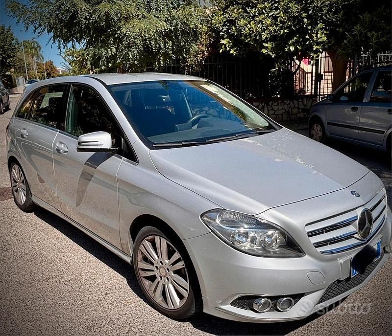 Usata Mercedes B180 2012 Grigio Monovolume
