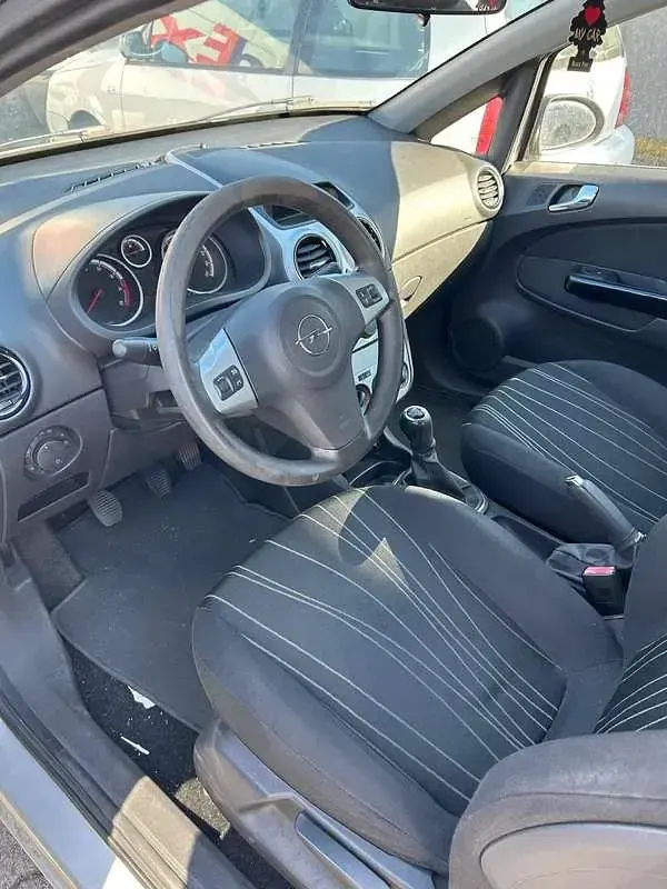 Usata Opel Corsa Club 80 CV (58 kW) 2009 Utilitaria