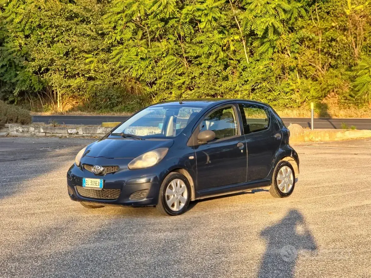 Usata Toyota Aygo Connect Style 68 CV (50 kW) 2012 Grigio Utilitaria