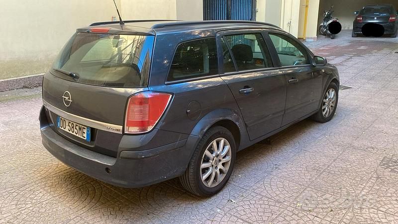 Usata Opel Astra 60 CV (44 kW) 2006 Blu Station wagon
