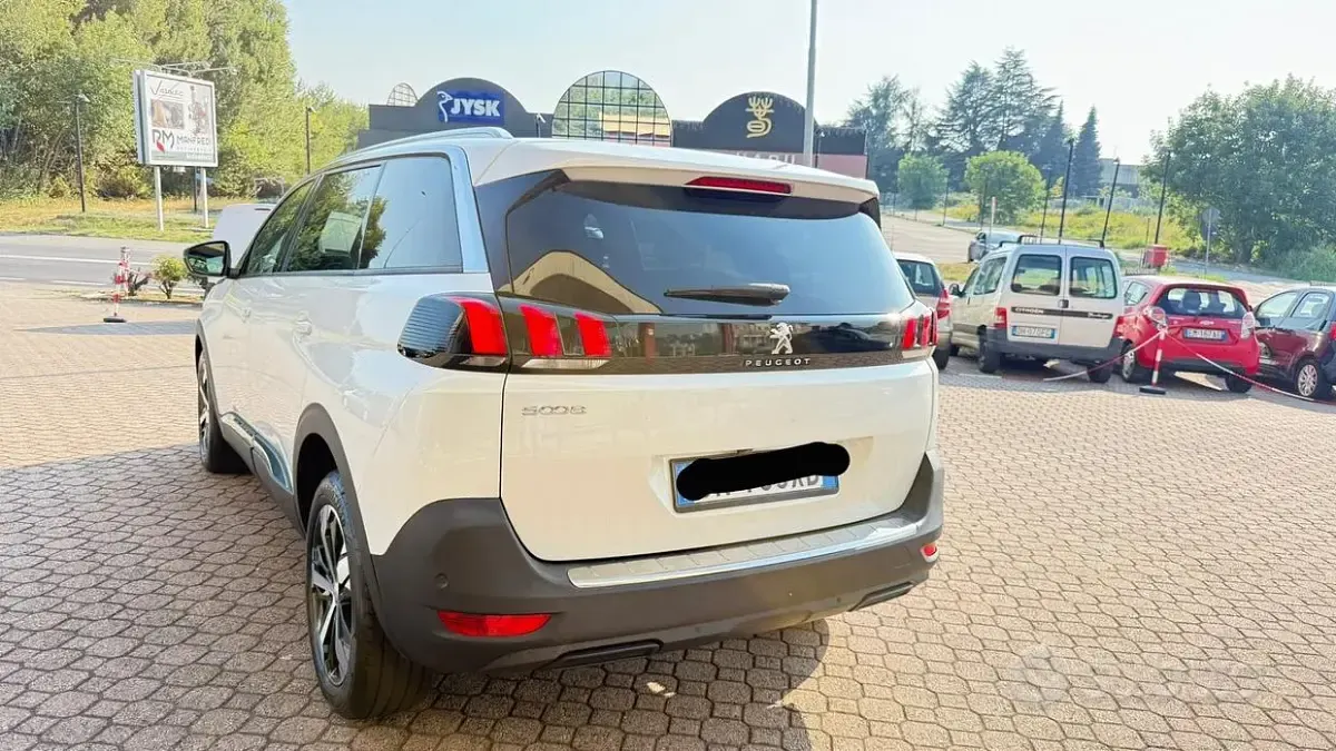 Usata Peugeot 5008 131 CV (96 kW) 2023 Bianco SUV