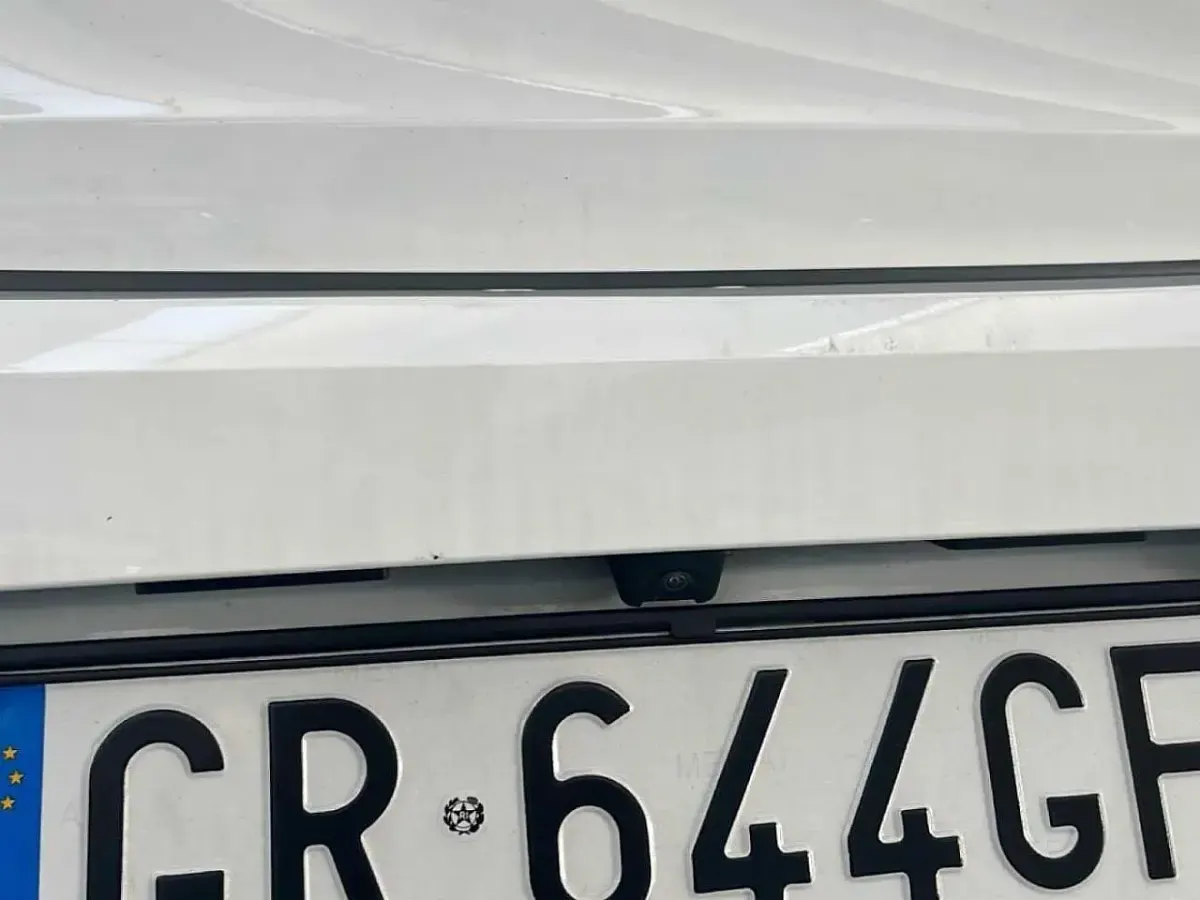 Usata Opel Corsa Design & Tech 75 CV (55 kW) 2023 Bianco Utilitaria