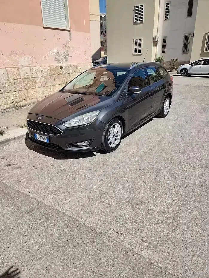 Usata Ford Focus 120 CV (88 kW) 2016 Grigio Station wagon