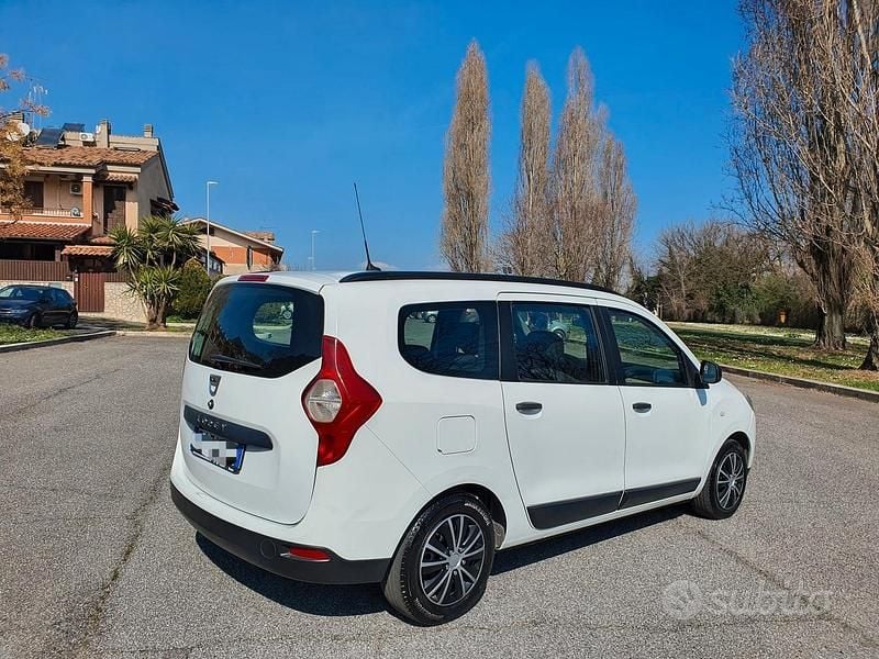 Usata Dacia Lodgy 90 CV (66 kW) 2017 Bianco Monovolume