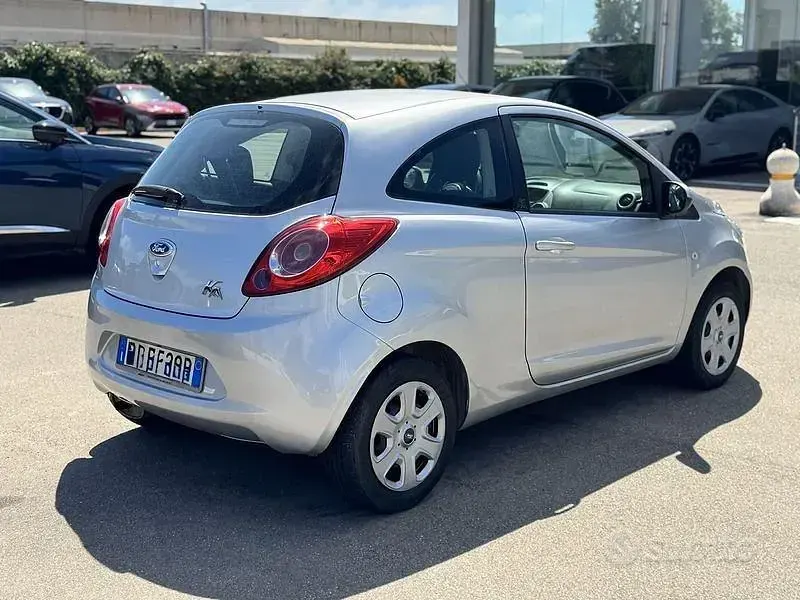 Usata Ford Ka 69 CV (50 kW) 2016 Grigio Berlina