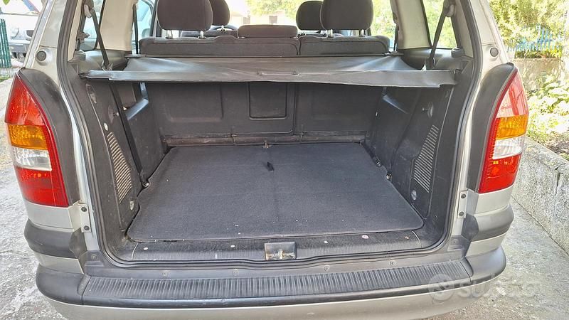 Grigio Usata 2000 Opel Zafira Monovolume | 2200 € (Buon prezzo) - Immagine 1/4