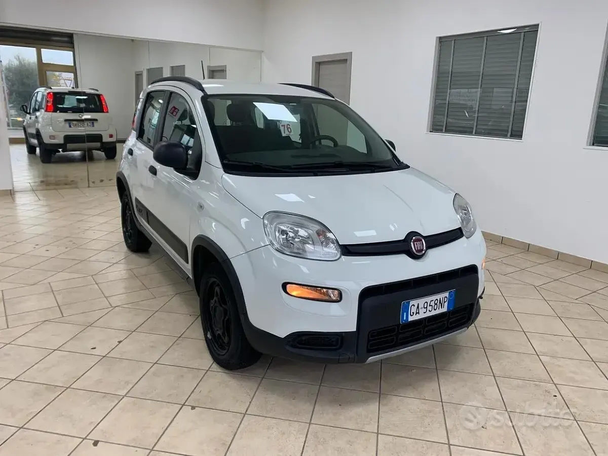 Usata Fiat Panda 4x4 S 85 CV (62 kW) 2020 Bianco Utilitaria