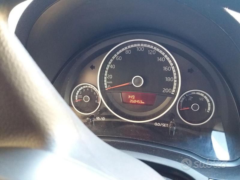 Usata VW up! Move 68 CV (50 kW) 2016 Rosso Utilitaria