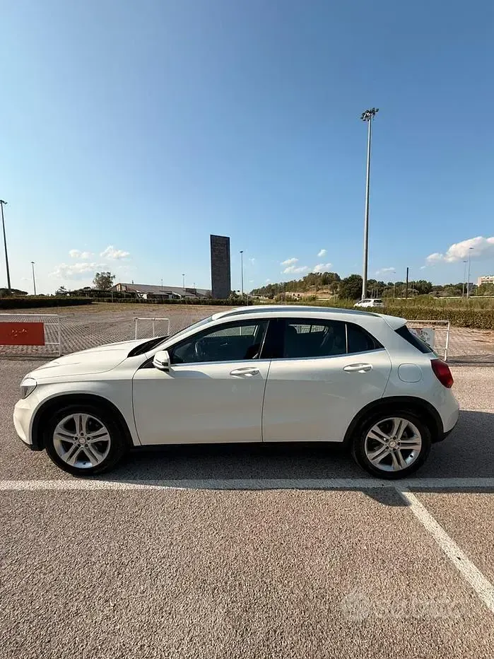 Usata Mercedes GLA180 109 CV (80 kW) 2016 Bianco SUV