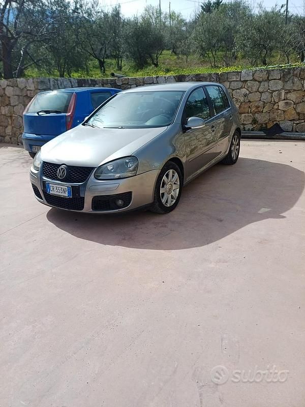 Usata VW Golf IV 140 CV (102 kW) 2005 Grigio Berlina