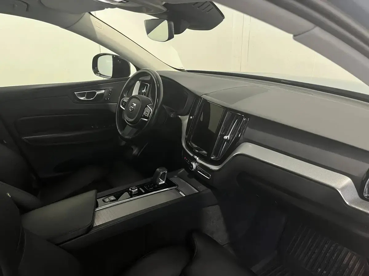 Usata Volvo XC60 Plus 197 CV (144 kW) 2022 Grigio SUV