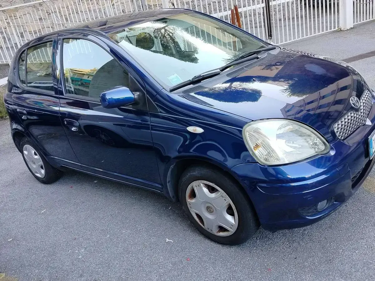 Usata Toyota Yaris Sol 65 CV (47 kW) 2005 Blu/azzurro Utilitaria