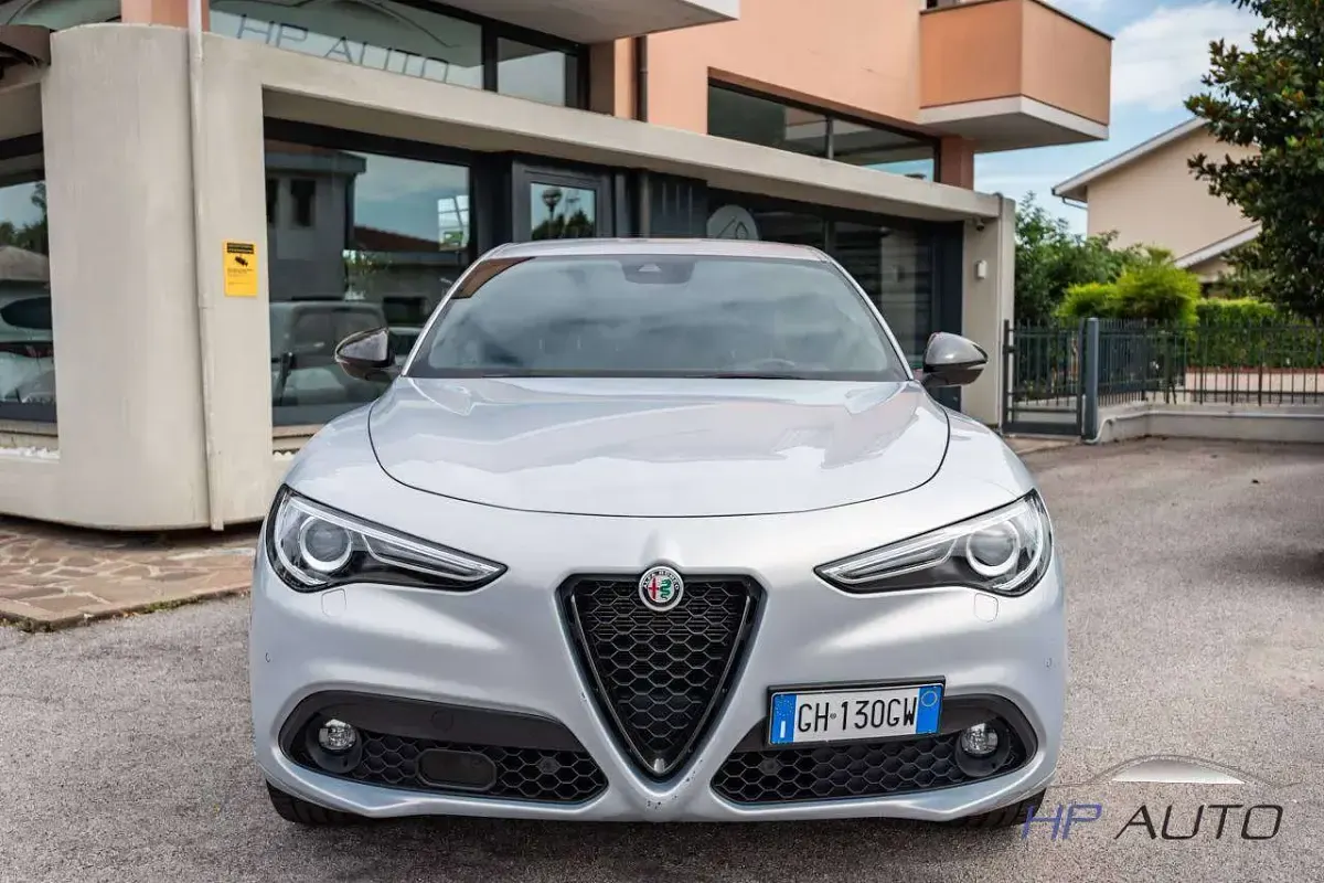 Usata Alfa Romeo Stelvio Veloce 209 CV (153 kW) 2021 Bianco lunare SUV