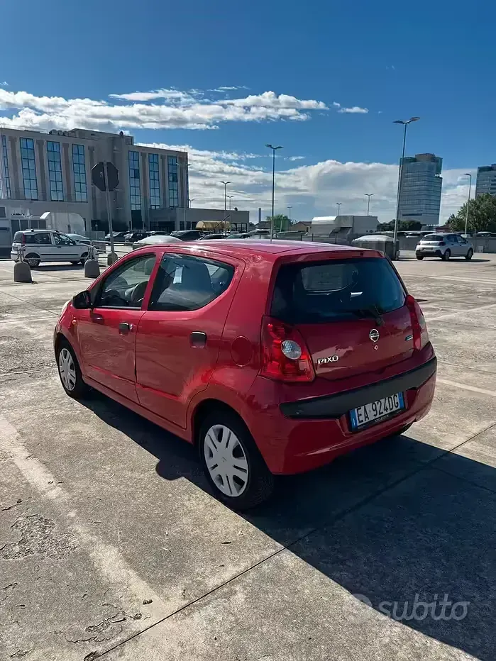 Używany Nissan Pixo 68 KM (50 kW) 2010 Czerwony Hatchback