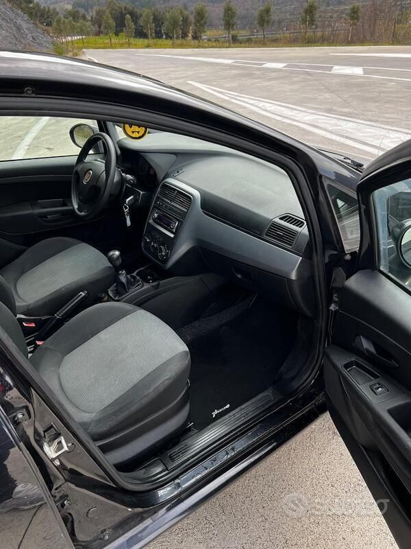 Usata Fiat Punto 69 CV (50 kW) 2010 Nero Utilitaria