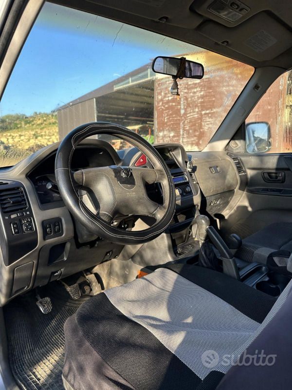 Usata Mitsubishi Pajero 100 CV (73 kW) 2001 Grigio SUV