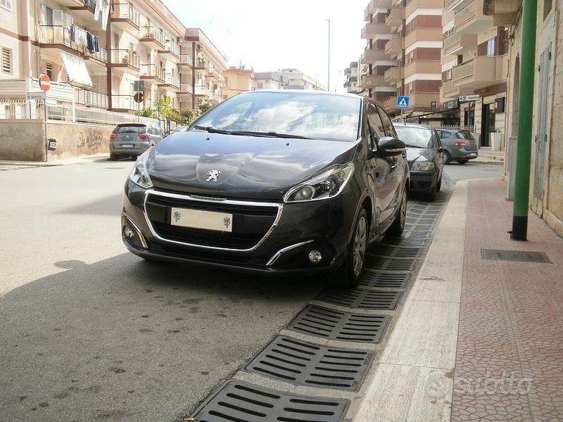Usata Peugeot 208 Active 75 CV (55 kW) 2018 Grigio Utilitaria