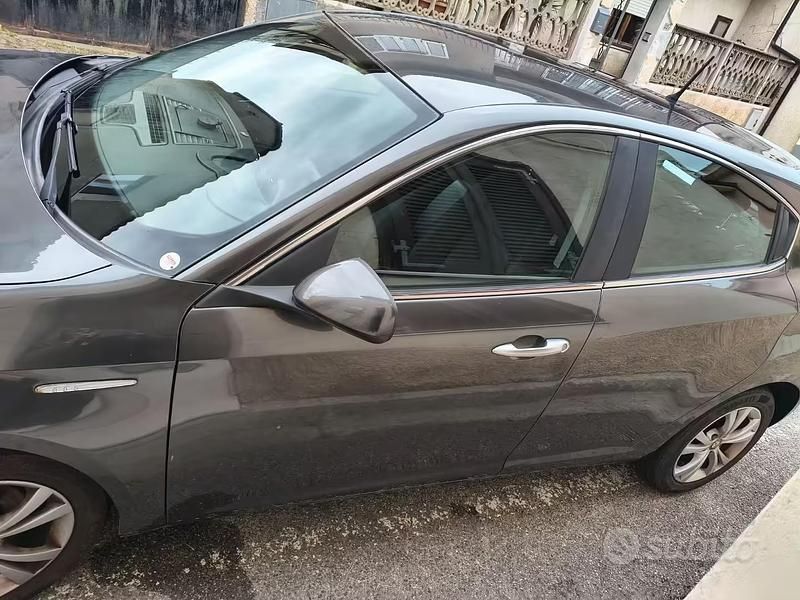 Usata Alfa Romeo Giulietta 105 CV (77 kW) 2010 Grigio Utilitaria