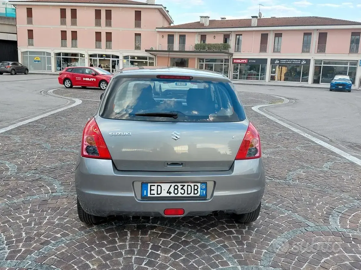 Second-hand Suzuki Swift GL 92 CP (67 kW) 2010 Gri Hatchback