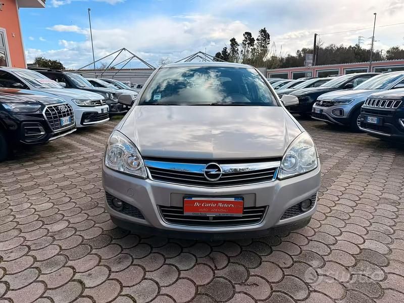 Usata Opel Astra Club 101 CV (74 kW) 2008 Grigio Berlina