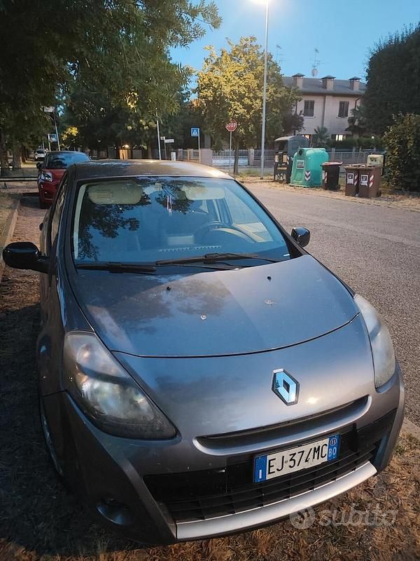 Usata Renault Clio II 75 CV (55 kW) 2011 Grigio Berlina