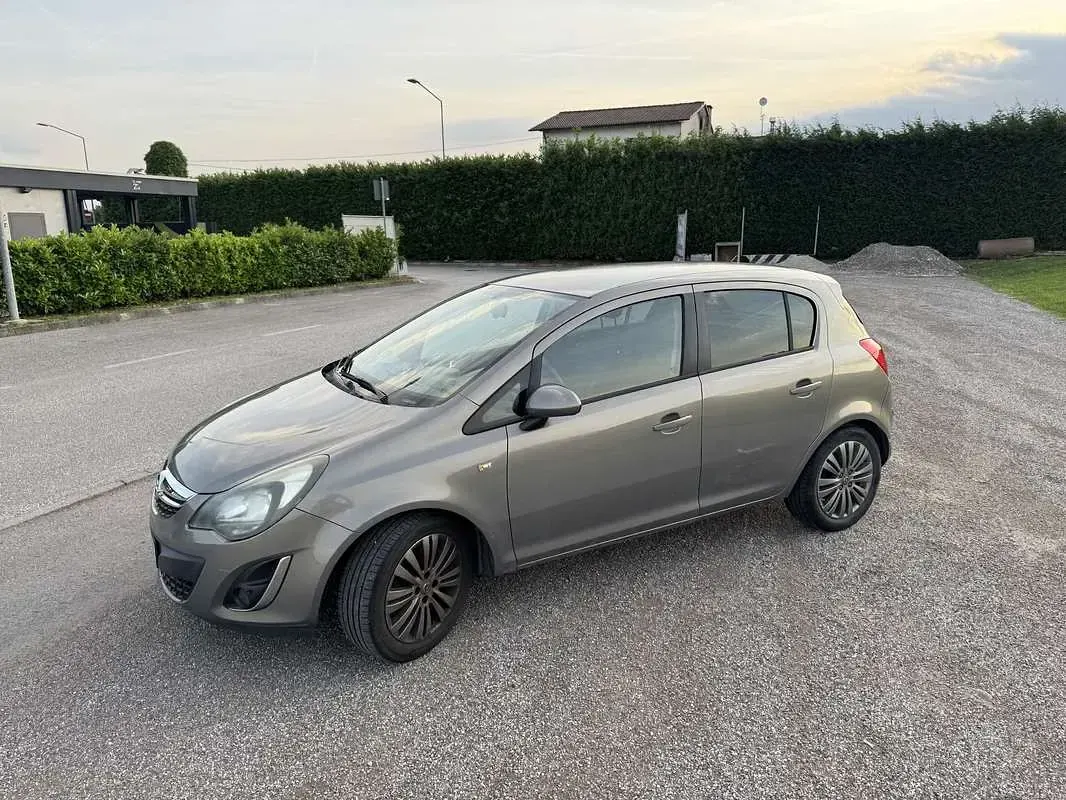 Usata Opel Corsa 86 CV (63 kW) 2014 Utilitaria