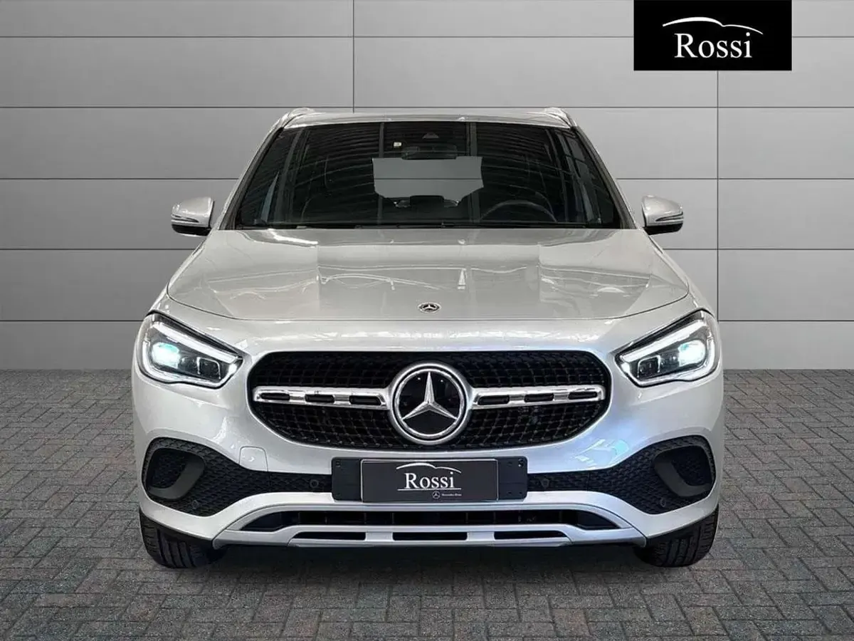 Usata Mercedes GLA250 160 CV (117 kW) 2023 Argento iridio SUV