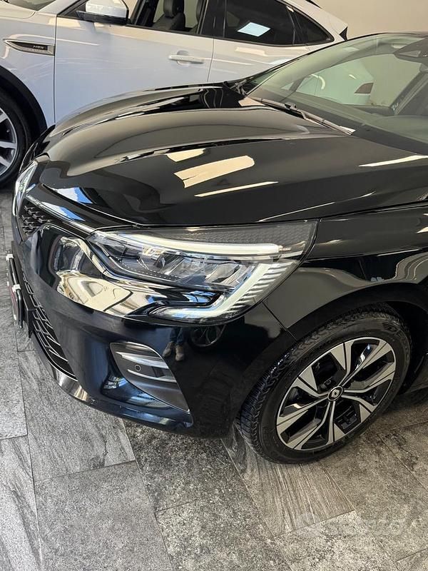 Usata Renault Clio V 100 CV (73 kW) 2023 Nero Berlina