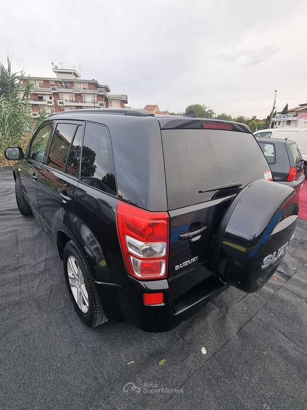 Second-hand Suzuki Grand Vitara 129 CP (94 kW) 2007 Negru SUV