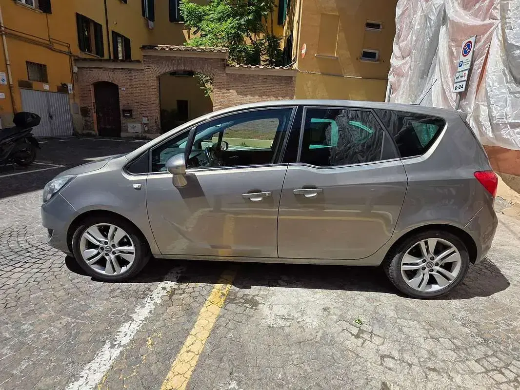 Usata Opel Meriva Cosmo 120 CV (88 kW) 2015 Oro Monovolume