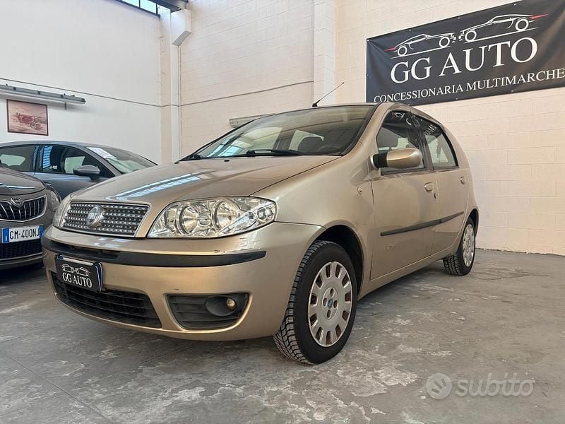 Giallo Usata 2006 Fiat Punto Dynamic Tre volumi | 1900 € (Buon prezzo) - Immagine 1/4