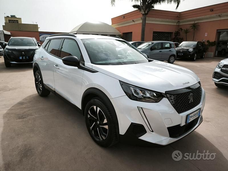 Usata Peugeot 2008 Allure 100 CV (73 kW) 2023 Bianco SUV