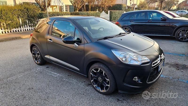 Nero Usata 2011 Citroën DS3 Utilitaria | 6200 € (Buon prezzo) - Immagine 1/4