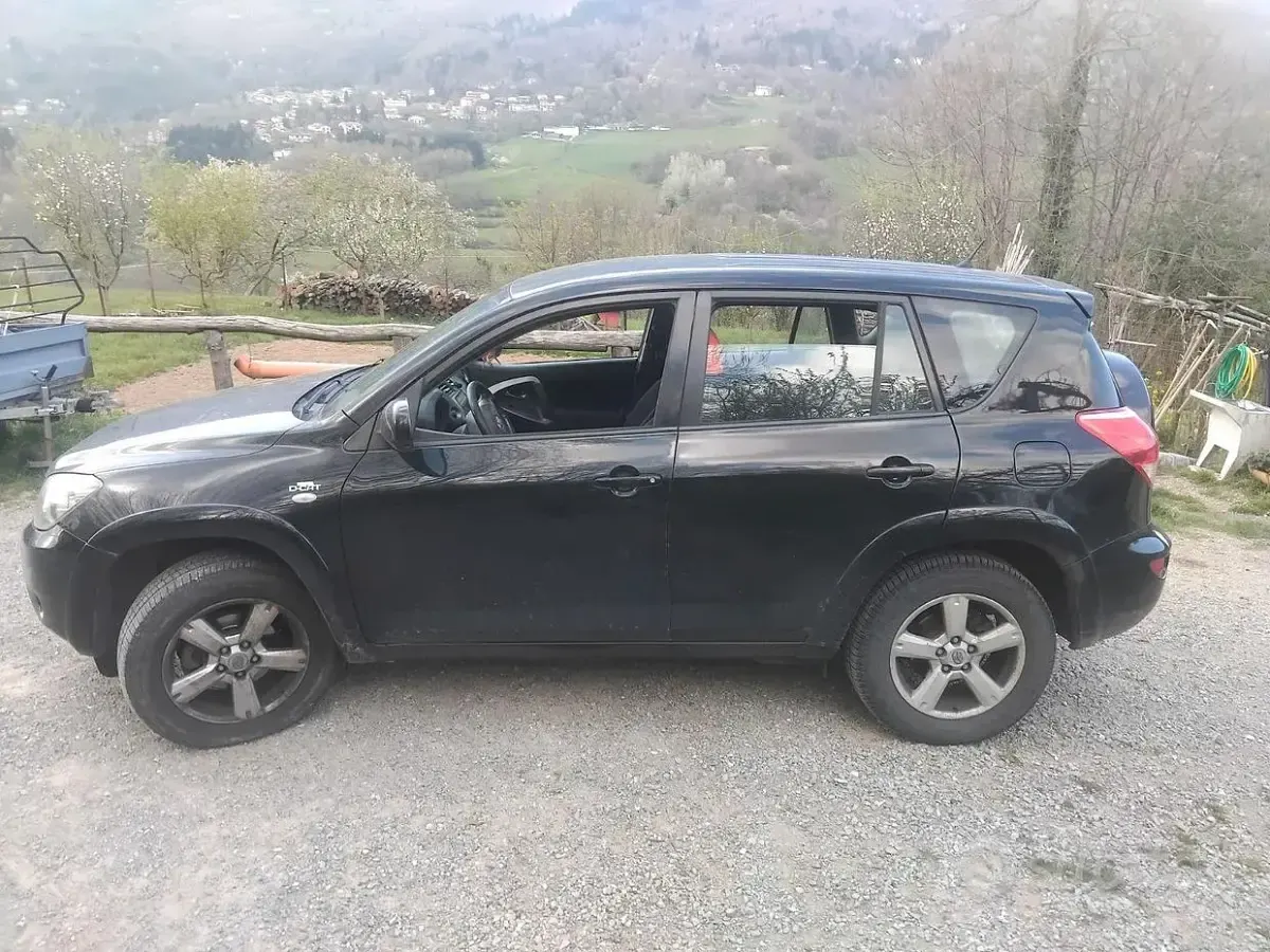 Usata Toyota RAV4 177 CV (130 kW) 2008 Nero SUV