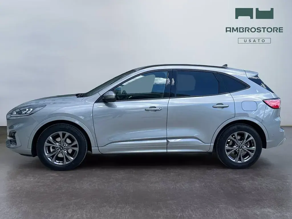 Usata Ford Kuga ST-Line 190 CV (139 kW) 2023 Solar silver SUV