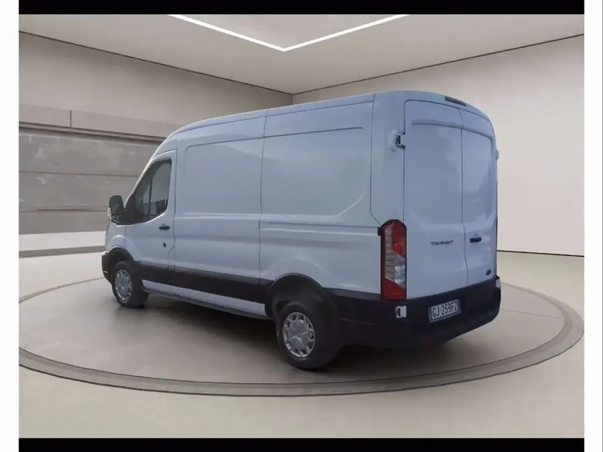 Usata Ford Transit Trend 131 CV (96 kW) 2022 Bianco frozen Furgone
