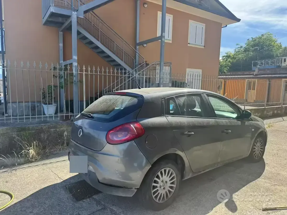 Usata Fiat Bravo 105 CV (77 kW) 2008 Grigio Utilitaria