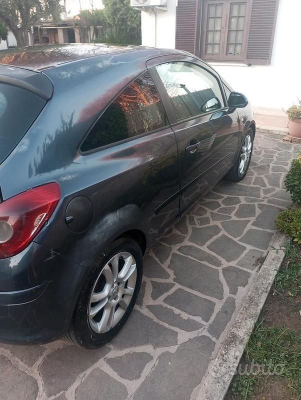 Usata Opel Corsa 69 CV (50 kW) 2007 Blu Utilitaria