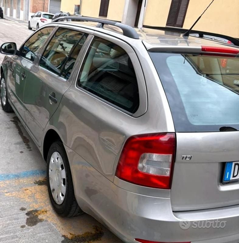 Usata Skoda Octavia 105 CV (77 kW) 2010 Marrone Station wagon