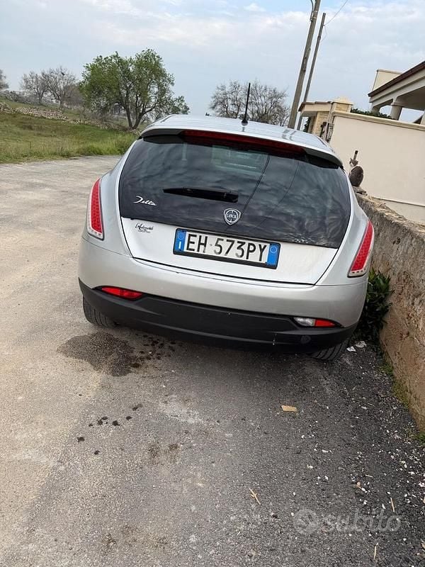 Usata Lancia Delta 120 CV (88 kW) 2011 Utilitaria