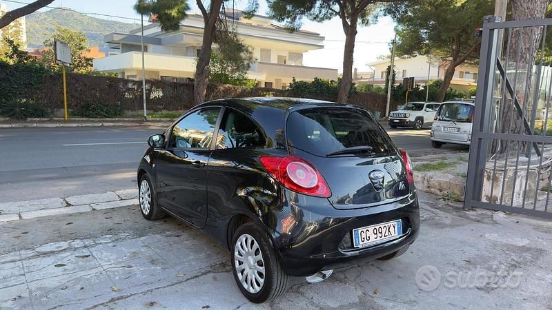 Usata Ford Ka Titanium 69 CV (50 kW) 2014 Nero Berlina